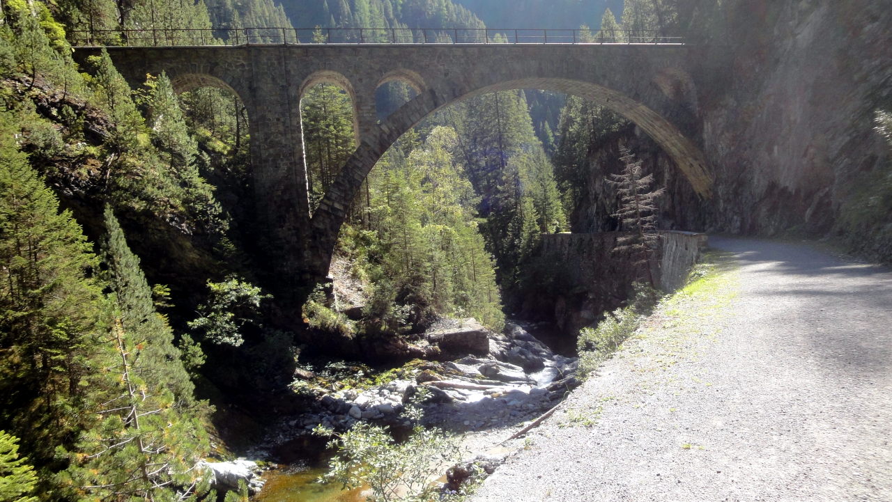 Auf breitem Weg durch die Zügenschlucht - Fotos [hikr.org]