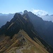 Viel los auf dem Laufbacher Eck-Sattel - die Rotköpfe direkt gegenüber zählen dagegen zu den ganz einsamen Gipfelzielen der Allgäuer Alpen