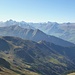 Val da Pitasch und Alp Gretg, im Mittelgrund Calasagrat und Pala da Tgiern, im Hintergrund Piz Aul, Piz Terri und Vialgruppe