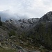 Verso la bocchetta di Val Pianella nuvoloni minacciosi avanzano