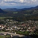 Aussicht vom gerodeten Chienberg-Nordhang über Breitenbach (389m) zum frisch verschneiten Schwarzwald.<br /><br />Im Vordergrund sind die Jurahausberge der Stadt Basel, links die Eggflue (686,2m), rechts die Schartenflue (760m).
