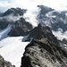 Aufstieg zur Aguoglia d'Es-Cha 3386m. Im Vordergrund [u Dominik] kurz vor einer sehr exponierten Stelle auf dem Grat