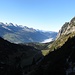 Blick hinab auf Alp Tesel und hinüber zu den Churfirsten