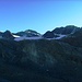 Morgens auf der Moräne im Zustieg zum Gletscher. Links unten floss einst der Vernagtferner. Blick auf den oberen Teil des Kleinen Vernagtferner. 