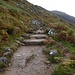 typischer Bergweg mit vielen Steinstufen