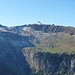 Blick in den Talkessel der Oberalp hinüber zum Chaiserstuel (Bildmitte) - im Winter eine super Skiabfahrt!