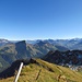 Blick Richtung Pays d'Enhaut und die schneebedeckten Berner Alpen