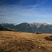 Abstieg über den breiten Rücken, drüben grüßt das Karwendel