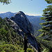 Sequoia National Park - Blick zum Moro Rock während des Aufstiegs zum Hanging Rock.