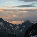 das Wetter bessert sich, Blick zum Galenstock 3586m am Horrizont dessen Schneewechte in der Morgensonne leuchtet