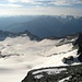 Brunnifirn mit Brichlig 2964m, Piz Acletta 2911m und Piz Ault 3027m, am Horizont in der rechten Bildhälfte die schneebedeckten Güferhorn 3379m und Rheinwaldhorn 3402m