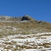 Das Gipfelziel ist während der ganzen Tour stets vor Augen. Der Aufstieg erfolgt über den Südgrat im Bild gesehen von rechts nach links.