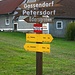 Wanderwegmarkierungen in drei verschiedenen Darstellungsvarianten am Steinberg. Generell sind die Wege in dieser Gegend aber nur spärlich markiert.