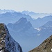 Dunst in den Tälern... Der Fernblick zwischen Grüenhorn (links) und Grenzchopf (rechts)