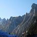 Alpstein at its best: Steil ragen die Schrattenkalktürme der Mittleren Kette über dem Fälensee auf