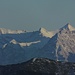 Endlich am Grat angekommen zeigt sich ein tolles Panorama, hier das Karwendel im 35-fach Zoom.
