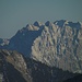 Die Sicht ist wieder wunderbar, aber wir haben eigentlich keine Zeit zum Fotografieren:-(<br />Das sonnenangestrahlte Karwendel: Schlauchkarkopf, Raffelspitze, Hochkarspitze, Birkkarspitze, Ödkarspitzen, davor der Wörner
