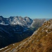 Im Aufstieg zum Wissberg: Den mächtigen Grashang habe ich nun unter mir gelassen und erreiche auf 2300m den felsigen Aufstiegsteil vom Alpinwanderweg auf den Wissberggipfel.<br /><br />Im Hintergrund sind die Östlichen Melchtalalpen. Von links nach rechts: Schafberg (2522m), Graustock (2661,8m), Schwarzhorn (2639m), Rotsandnollen (2700m), Hanghorn (2679m), Huetstock / Wild Geissberg (2676m), Nünalphorn (2385m) und Widderfeld Stock (2351m).