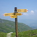 Wegweiser auf dem Gratwanderweg