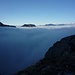 ...C. di Broglio, Sasso Bello und Walliser Alpen über dem Nebelmeer