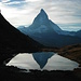 Im Riffelsee spiegelt sich das Matterhorn...