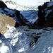 Tiefblick von der Scharte durch die Pallavicinirinne auf die 1300 m tiefer gelegene Pasterze.