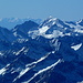 Hinter dem Hochgall zeigen sich am Horizont die Ortlerberge vom Monte Vioz bis zu Königspitze.