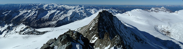 Panorama über der Glocknerwand. Von den Ortlerbergen bis zu den Leoganger Steinbergen.