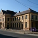 Der Bahnhof von Körmend ist ein imposanter Backsteinbau.
