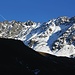 Gigantisch schaut das verschneite Bocktenhorn (3044m) aus dem vorderen Teil des Chüealptals aus...