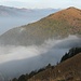La nebbia lambisce il rifugio Riella, alle spalle il Monte Preaola