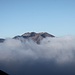 <b>Dal mare di nebbia emerge il Monte Tamaro (1961 m).</b>