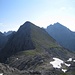 Rappenseekopf - der Steig führt immer nahe und auf der Gratkante hinauf - rechts dahinter das Hohe Licht