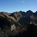 La Chôla - mit steiler Grasflanke links - bis Vanil d'Orseire vom Dent de Vounetse, dahinter links die Gipfel rund um den Breccaschlund