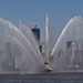 Ein Boot der New Yorker Feuerwehr mimt den Springbrunnen zu Ehren der Lady Liberty - sie wird dieses Jahr 125!