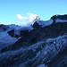 Es wird langsam dunkel - das <strong>Matterhorn </strong>(4478 m) &uuml;ber dem <strong>Triftgletscher</strong>.<br />