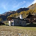 la chiesetta del Seicento, all'Alpe Follu, riccamente affrescata sul davanti.