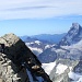 Die Umgehung des letzten Gratturms (Kanzel) - das Matterhorn (4478 m) schaut zu