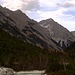 Blick zurück über den Karwendelbach zur Hochkarspitze (mit Schneebändern) - gut war's