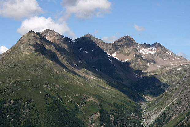 Ganze [http://www.hikr.org/dir/tag/fless-gruppe/ Fless-Gruppe]