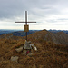 Das Kreuz auf dem Gipfel erinnert an einen Bergkameraden, der hier 2004 ums Leben kam.
