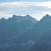 Die Sonnenspitzen zwischen Bockkarspitze und Moserkarspitze. Davor unscheinbar die Kühkarlspitze