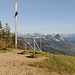 6821 Kreuz, Panorama-Tafel      Panorama von links: Saentis 2502 m, Toedi 3614 m, Urirotstock 2928 m,      Moench 4099 m, Eiger 3970 m, Jungfrau 4167 m, Napf 1408 m 