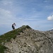 Margit auf dem letzten Metern zum Gipfel der Schänzlespitze ...