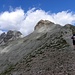 links im Hindergrund unser Gipfelziel ,Westliche(2918m) und Ostliche Puezspitze(2913m), Puezkofel(2725m) im Bildmitte.<br />