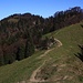 Wenn man vom kleinen Pass Hinterrotstein (1223m) zur Schwammegg hochwandert hat man eine prächtige Sicht auf die zuvor besuchten Gipfel Rotstein (1285m) und Tweralpspitz (1332,0m)..