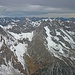 Gipfelblick nach Nordwesten in die Feuerspitzgruppe mit dem markanten Zahn der Holzgauer Wetterspitze (rechte Bildhälfte).