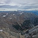 Im Osten reicht der Blick bis zur Zugspitze (mit Wolke).