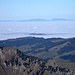 Der Mont Gibloux (1204 m) ragt einsam aus dem Nebelmeer
