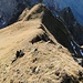 Der Grat zum Grüenhorn ist einfach zu begehen, kurz vor dem Gipfel aber etwas luftig.